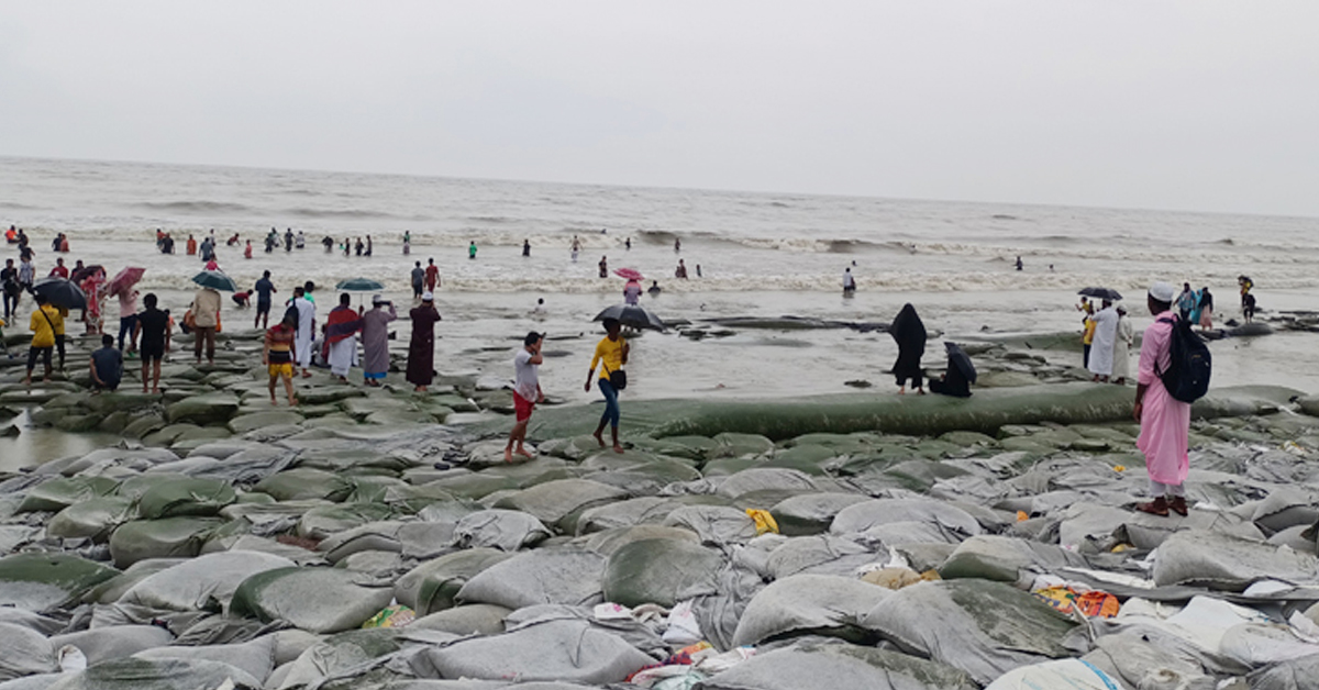 ঘূর্ণিঝড় হামুনের আশংকায় কুয়াকাটা ছাড়ছেন পর্যটকরা