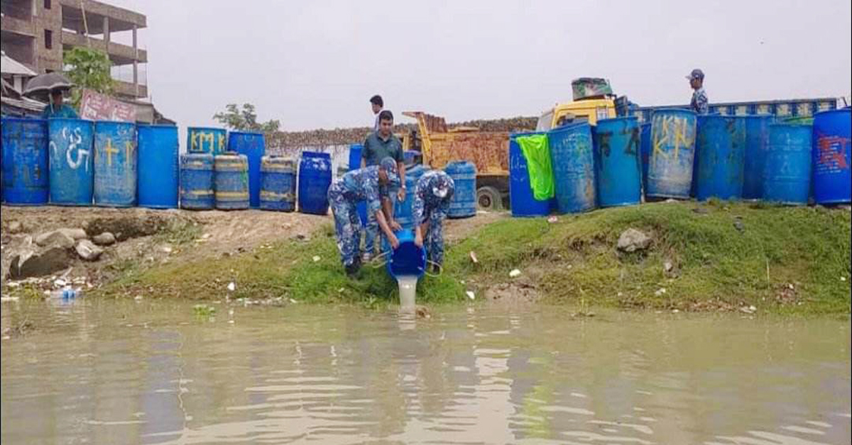 লৌহজংয়ে অবৈধ চিংড়ির রেনু পোনা জব্দ